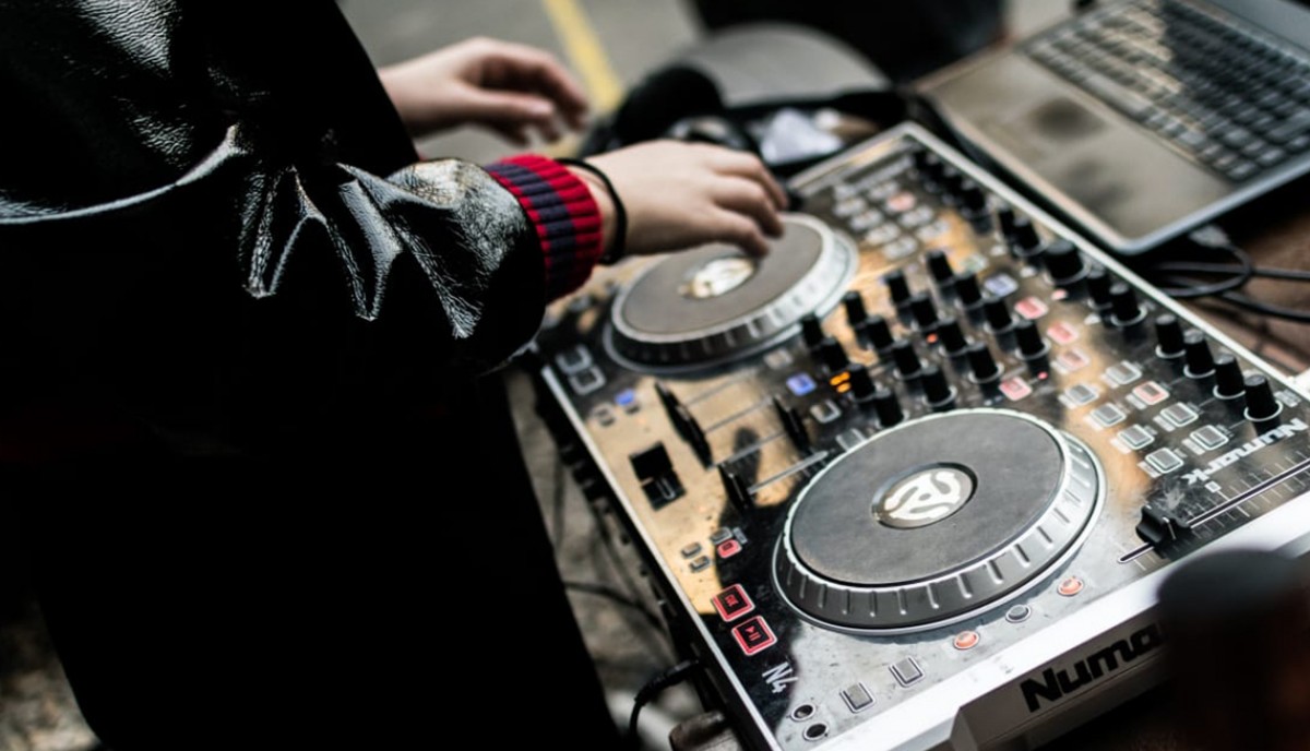 Tardes Clave + DJ Set Mica Figueira