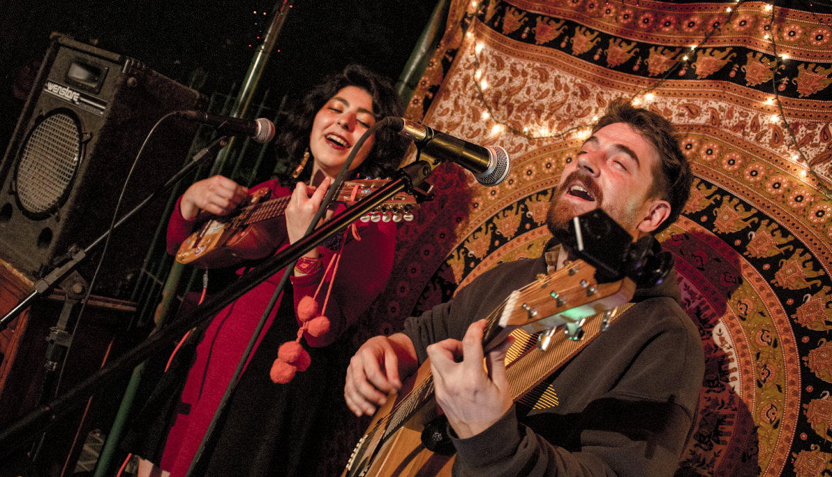 Dúo cantina con Sofía Viola y Santi Moraes
