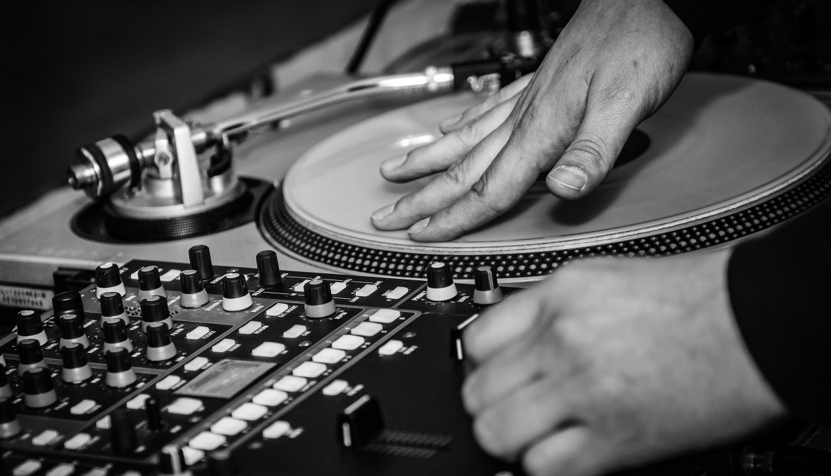 Djs