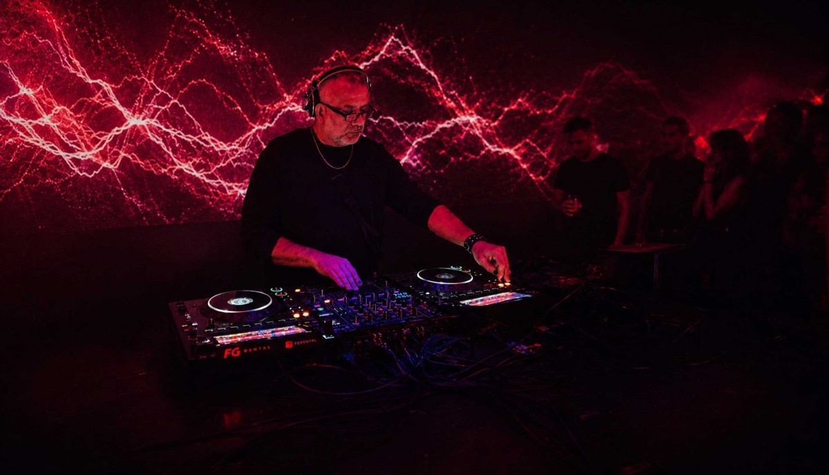 Primeras mezclas: introducción al arte del DJ con Julio Erre