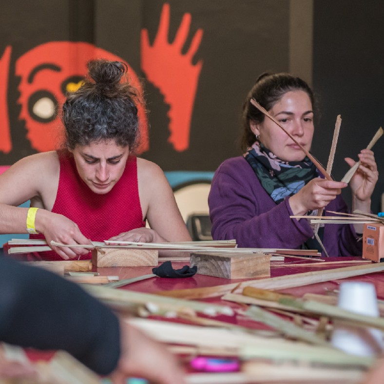 Confección de cestería qom