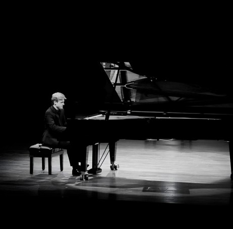 Gabriel Santos - piano