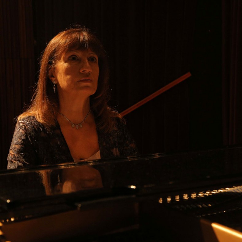 Nélida Sánchez - piano