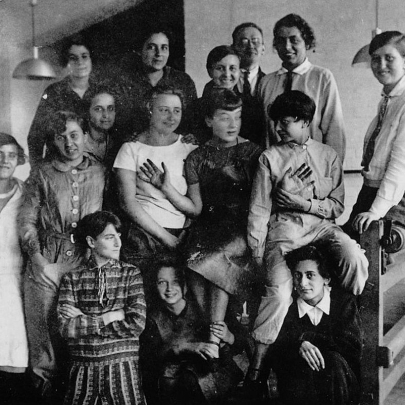 Mujeres, vanguardias y artes visuales