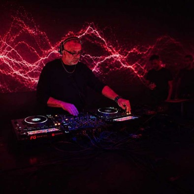 Primeras mezclas: introducción al arte del DJ con Julio Erre
